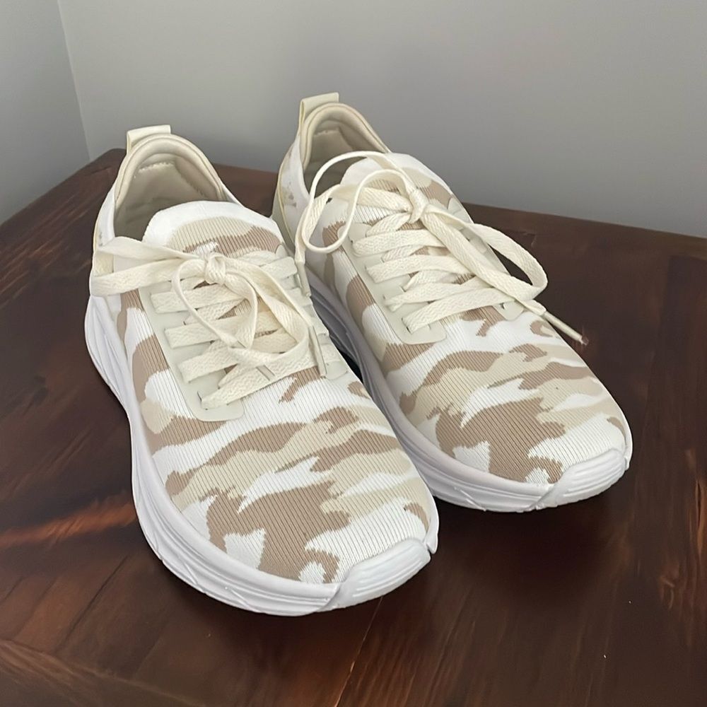 J Slides Urban Sport Holly Beige Camo Sneakers Size 7